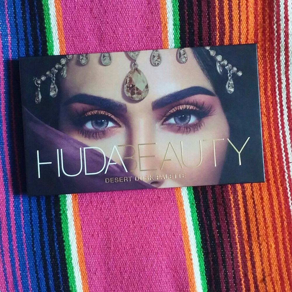 HUDA BEAUTY eyeshadow palette